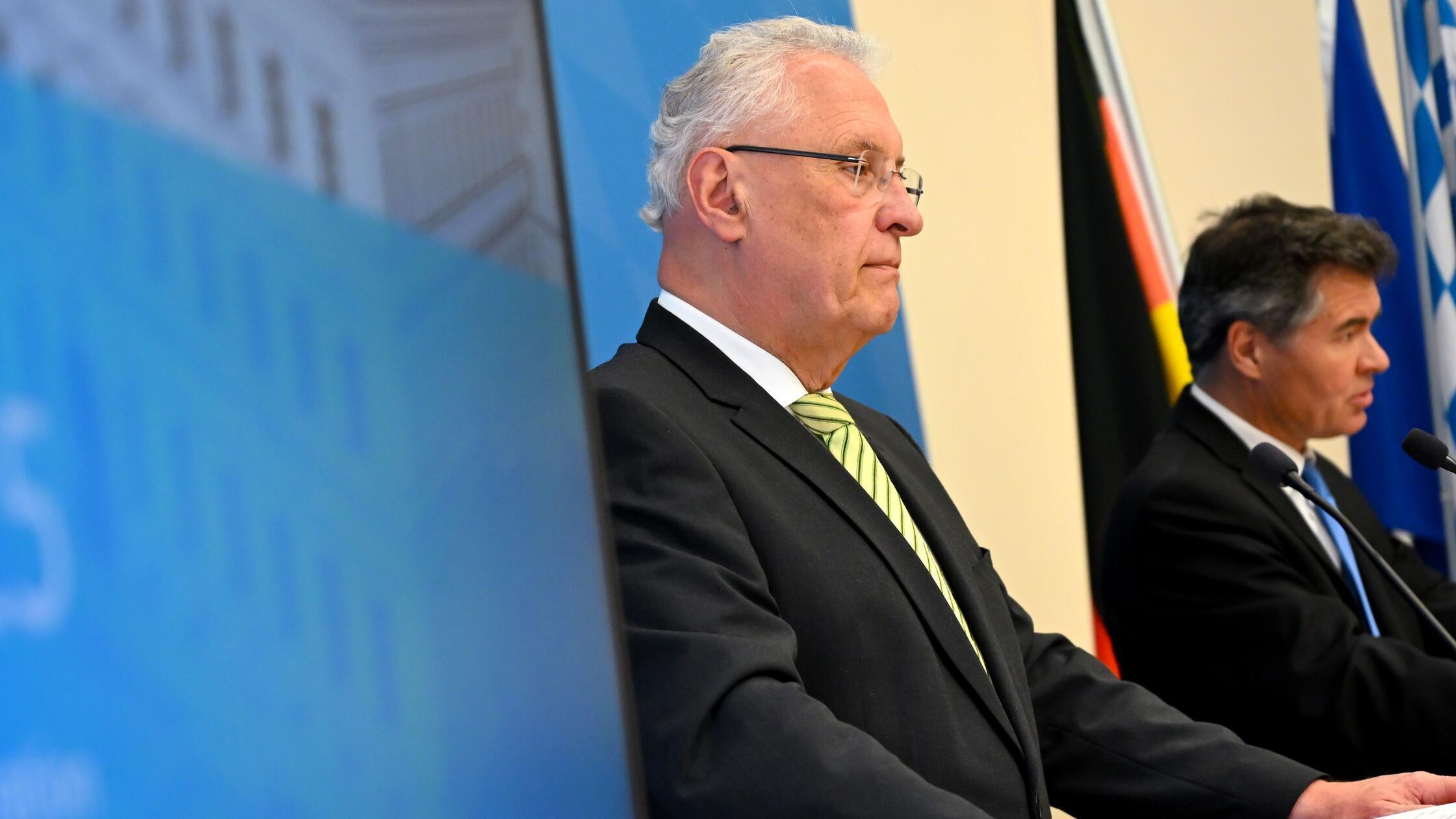 20.04.2026, Bayern, München: Joachim Herrmann (l, 