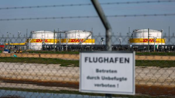 Blick auf das Tanklager von DHL am Flughafen Leipz