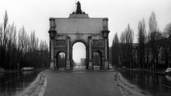 Leere Straße am ersten autofreien Sonntag in Münch