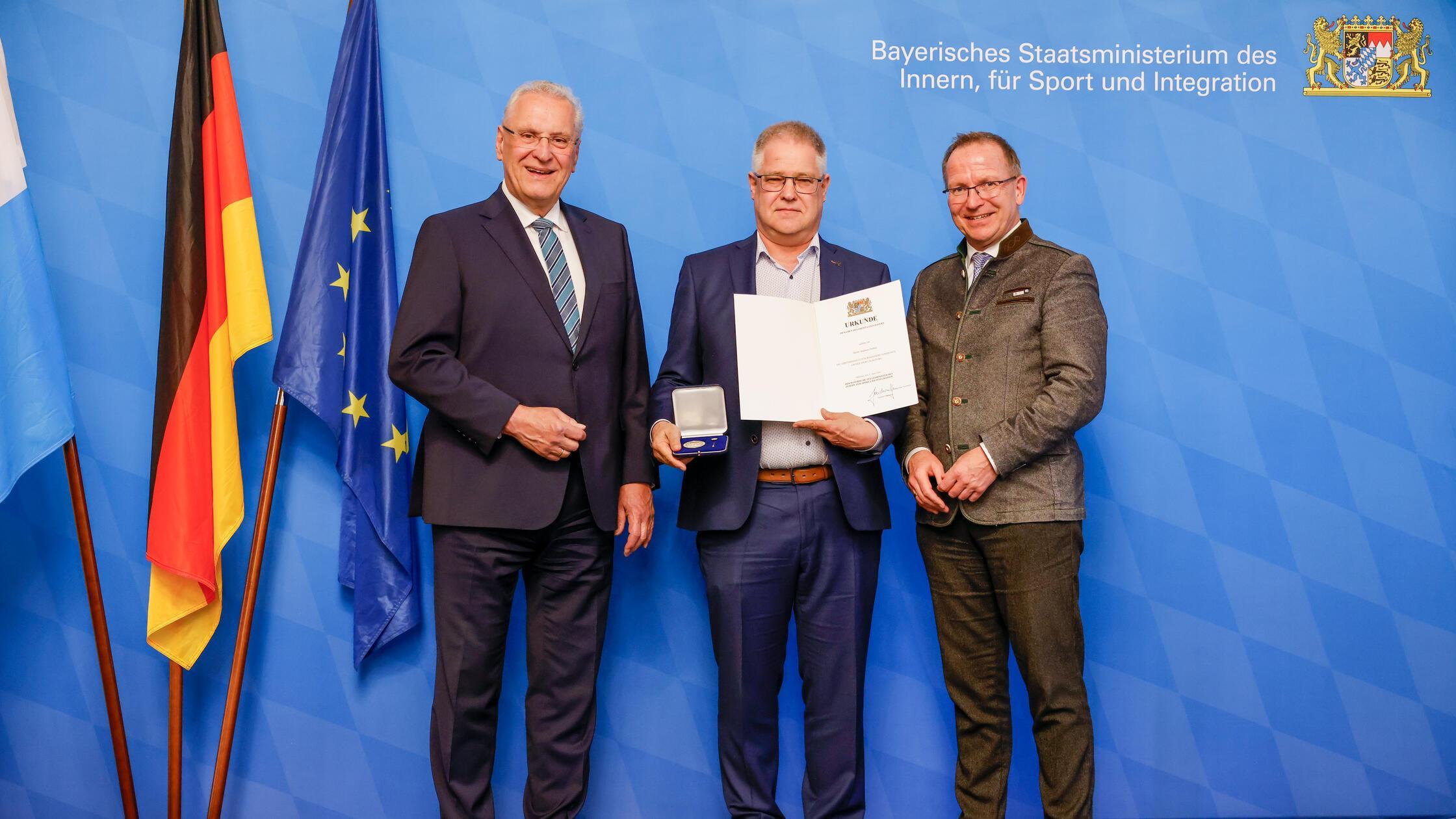 Verleihung der Ehrenmedaille für besondere Verdien