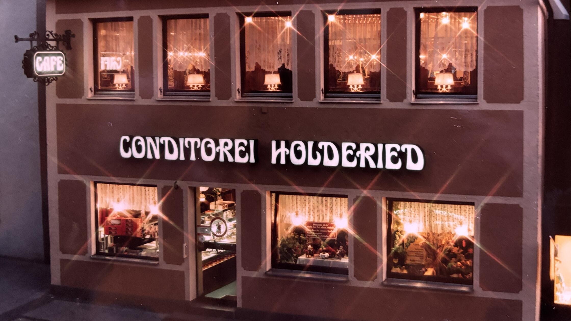 Gebäude Café Holderied nachts Außenansicht