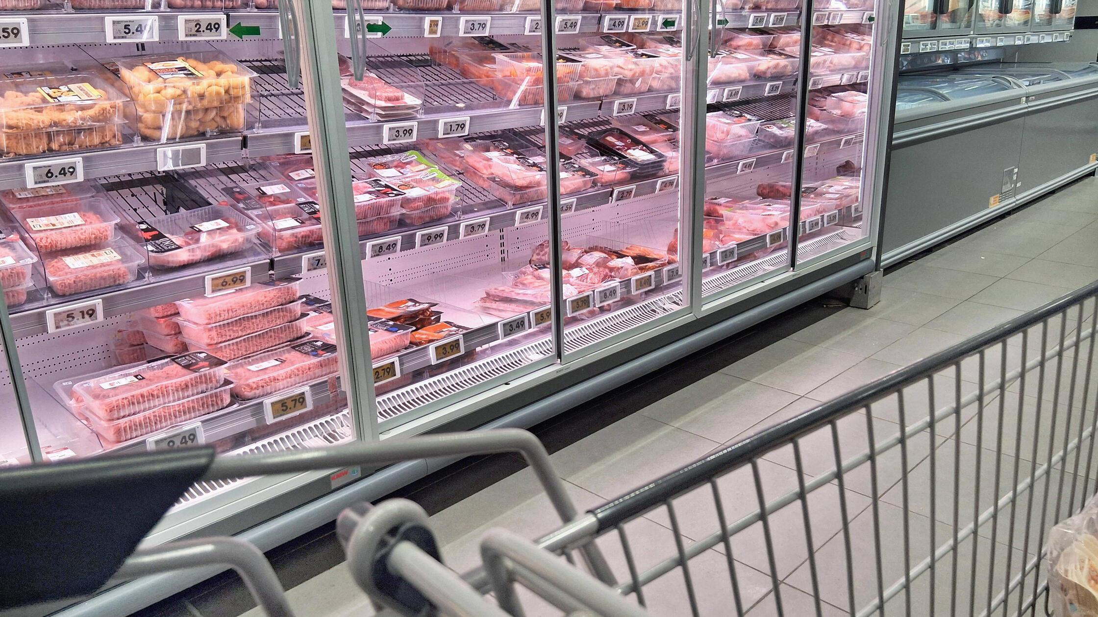 Netto-Einkauf in einem Supermarkt oder Discounter.