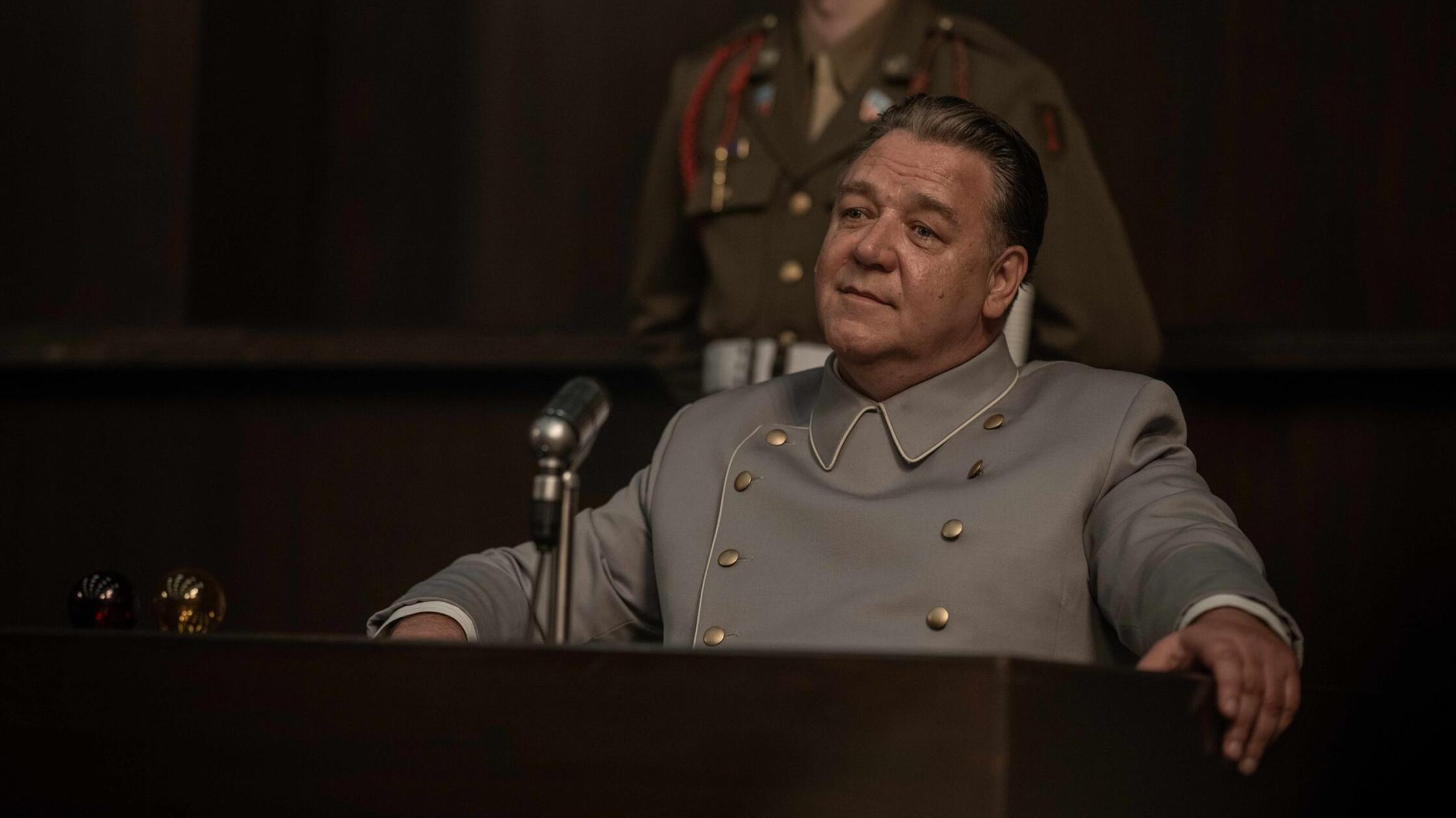 Russell Crowe als Nazi Hermann Göring in einer Sze