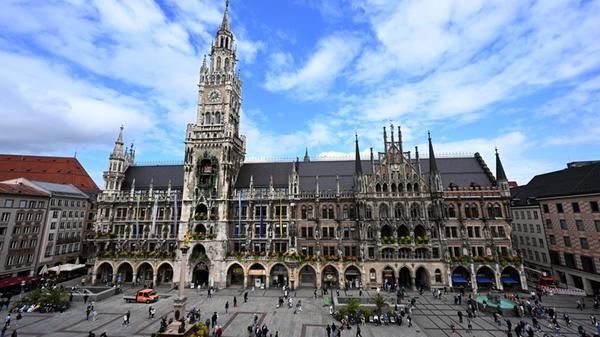 Münchner Rathaus (zu dpa: «Mann mit Messer nachts