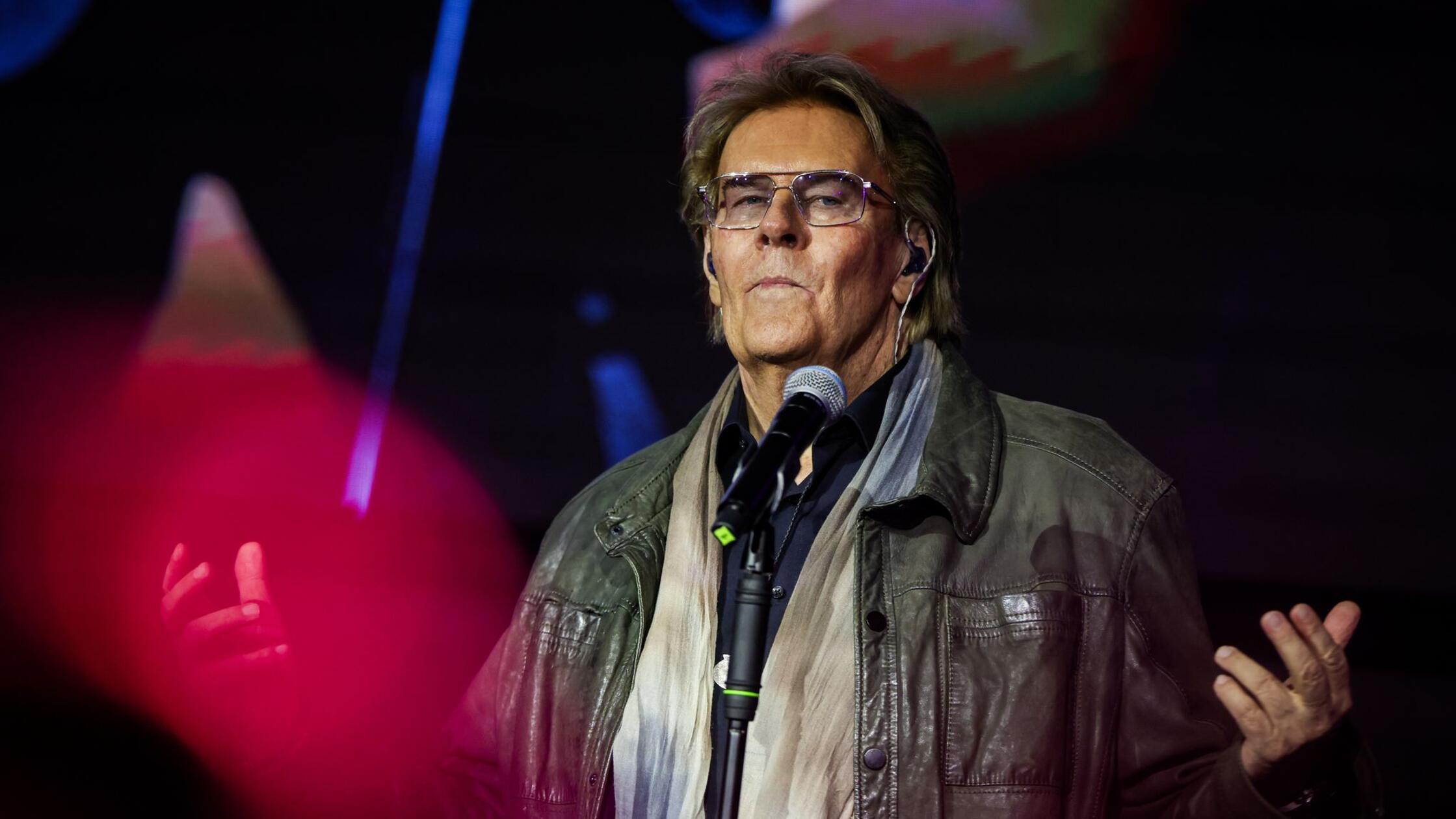 Howard Carpendale singt auf der Bühne bei seinem «