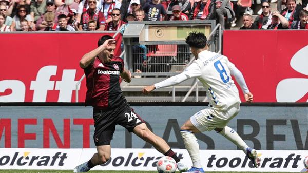 Auch Innenverteidiger Lochoshvili schaltete sich vereinzelt in die Nürnberger Angriffsbemühungen ein - diese verpufften jedoch weiterhin.