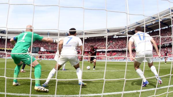 Dort fand Lubach die Lücke im Magdeburger Tor und bugsierte den Ball aus gut fünf Metern über die Linie.