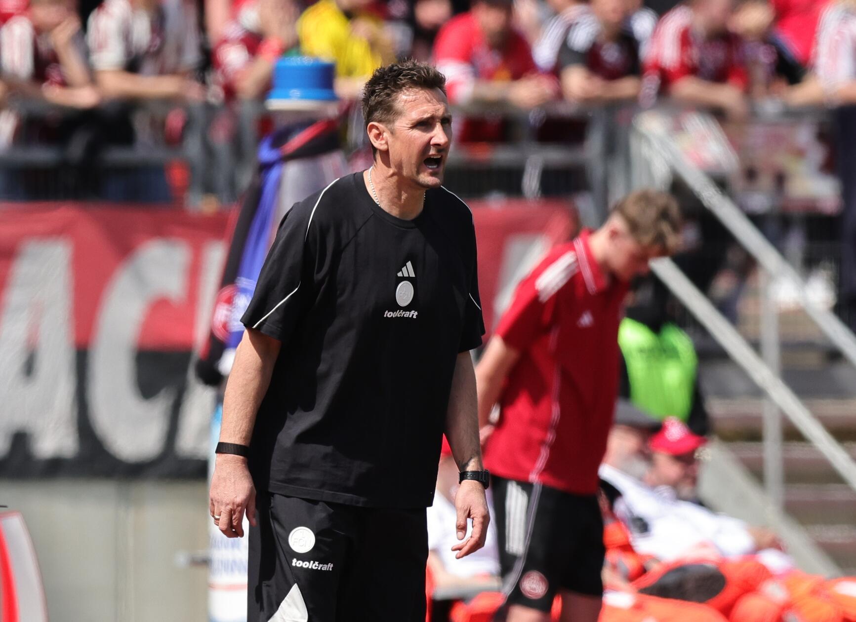 FCN-Coach Klose sah, wie sein Team zunehmend unter Bedrängnis geriet. Dennoch boten sich dem Club immer wieder Möglichkeiten zum Umschalten.