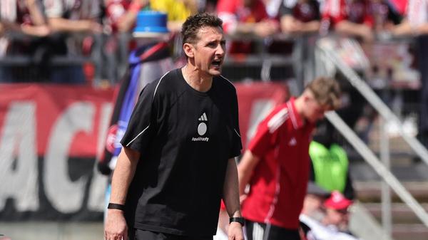 FCN-Coach Klose sah, wie sein Team zunehmend unter Bedrängnis geriet. Dennoch boten sich dem Club immer wieder Möglichkeiten zum Umschalten.