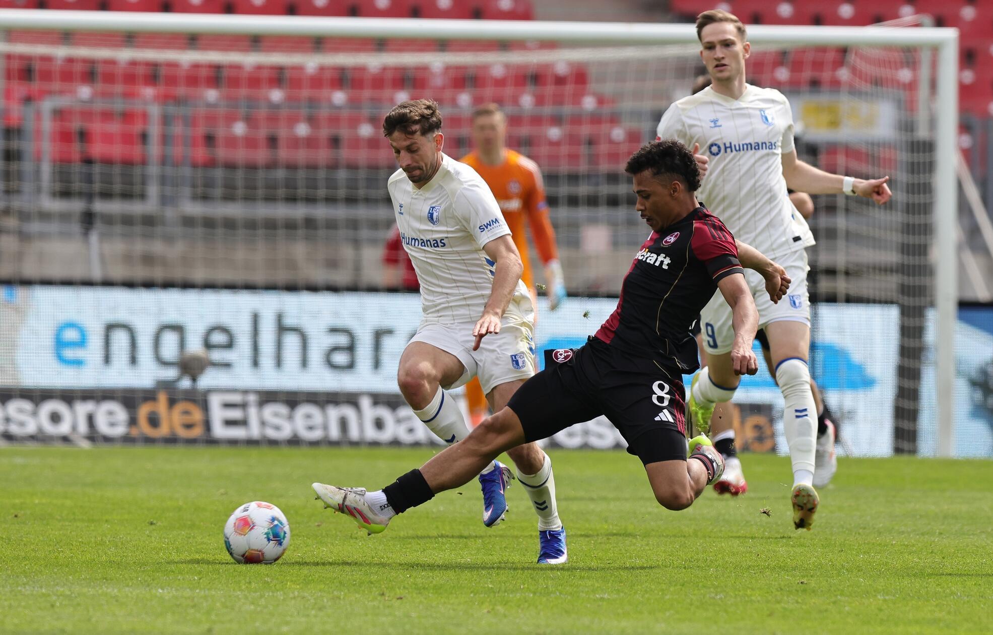 Die Hausherren allerdings hielten - hier in Person von Koudossou - dagegen und ließen nur wenige klare Torchancen zu.