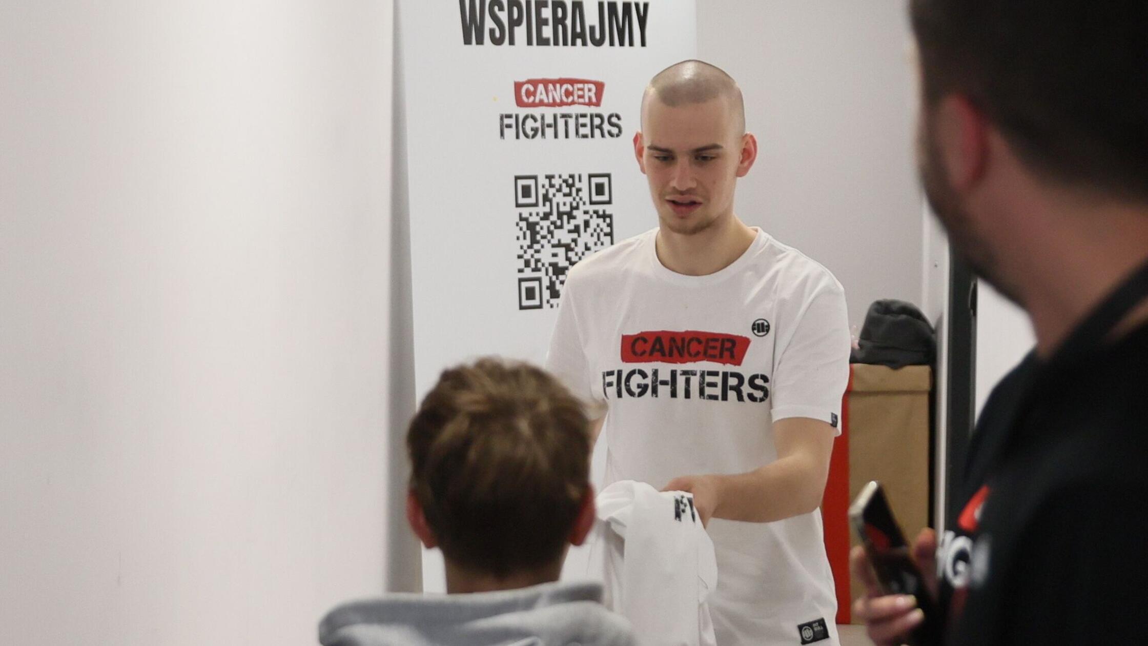 Der Influencer Patryk «Latwogang» Garkowski (M), d