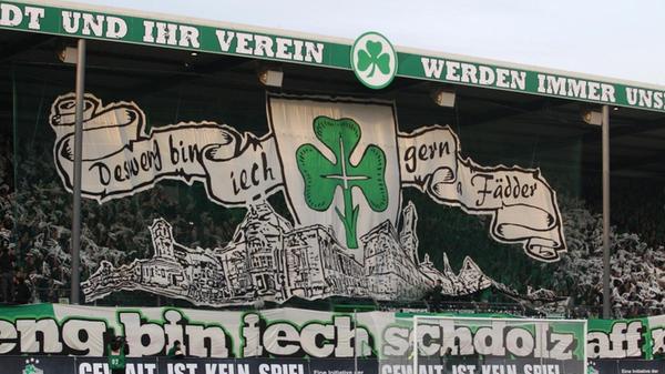 Beim 255. Frankenderby am 24.11.2012 in Fürth begeisterten beide Fanscharen mit tollen Choreografien.