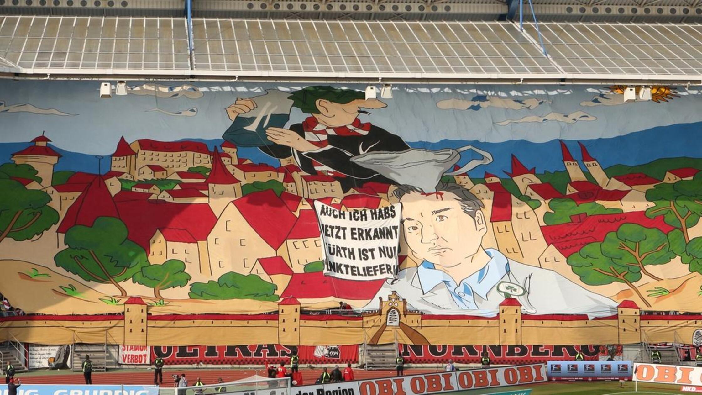 Fürths Oberbürgermeister Thomas Jung bekam den Trichter verpasst - eine Replik auf das gerichtlich gekippte Betretungsverbot der Fürther Innenstadt für Clubfans beim Hinspiel. Nunja, war schon ein bisschen derb, oder?