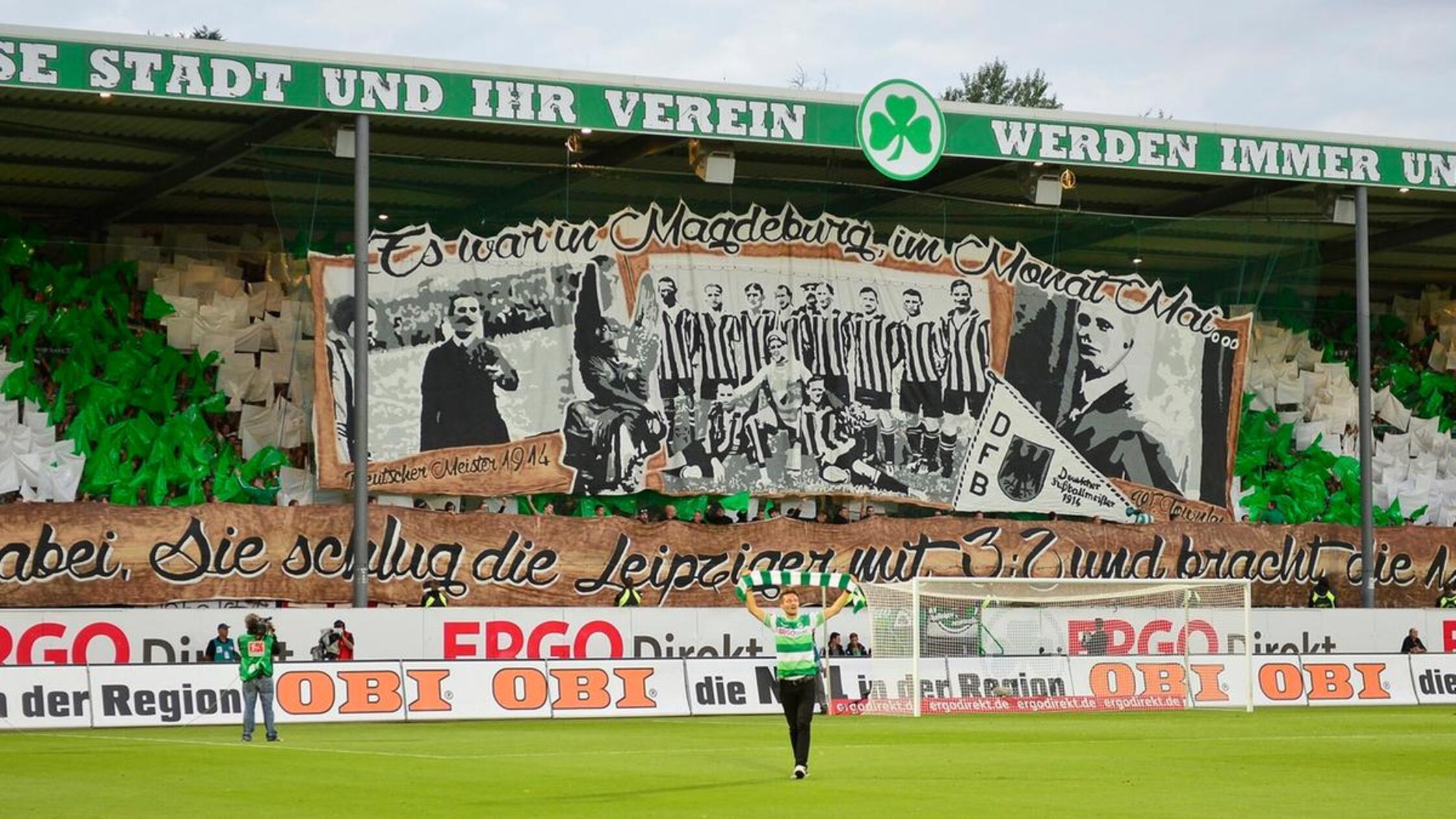 Am 11.08.2014 präsentierten die Kleeblatt-Fans eine Choreo zur Erinnerung an Fürths erste Deutsche Meisterschaft im Jahr 1914.