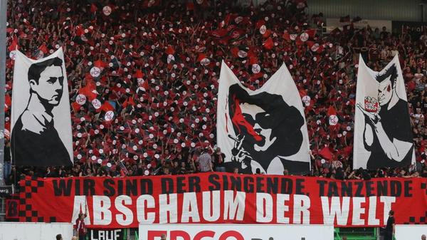 Die Clubberer zeigten beim 257. Frankenderby eine Choreo rund um das Zitat "Wir sind der singende, tanzende Abschaum der Welt" aus dem Film "Fight Club".