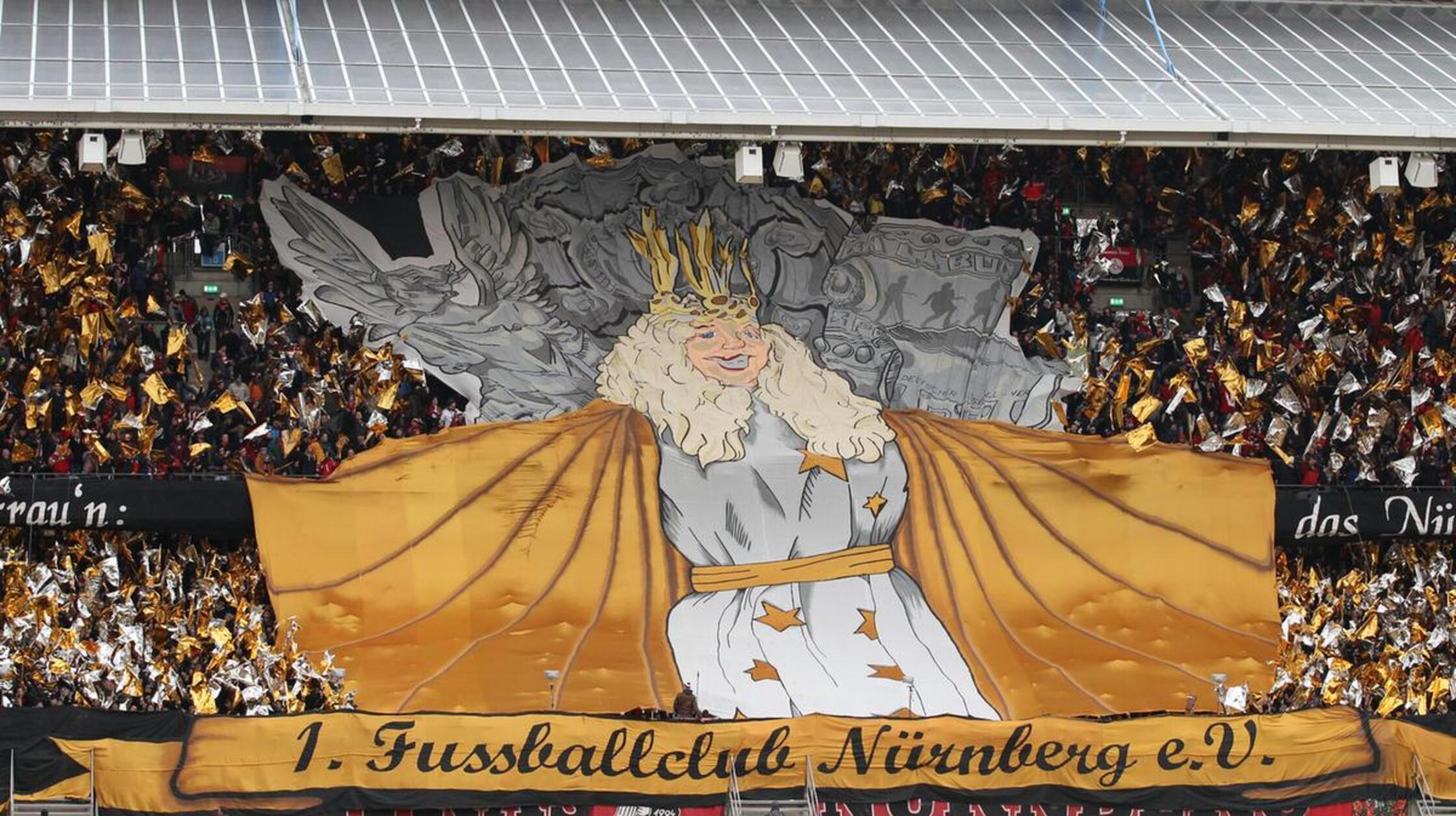 Mit einer Huldigung an das Nürnberger Christkind schickten die Club-Fans ihre Mannschaft am 20.12.2014 in das 258. Frankenderby.