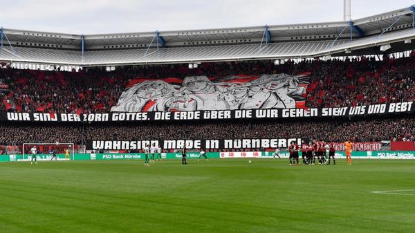 "Wir sind der Zorn Gottes. Die Erde, über die wir gehen sieht uns und bebt". Das Motto der Club-Fans zum 261. Frankenderby stammt aus dem Film "Aguirre - der Zorn Gottes".