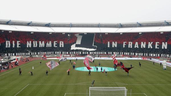 Als Derbysieger und Aufstiegsaspirant geht der Club ins 264. Frankenderby. Am Ende steht jedoch ein 0:2 gegen ein abstiegsbedrohtes Kleeblatt.