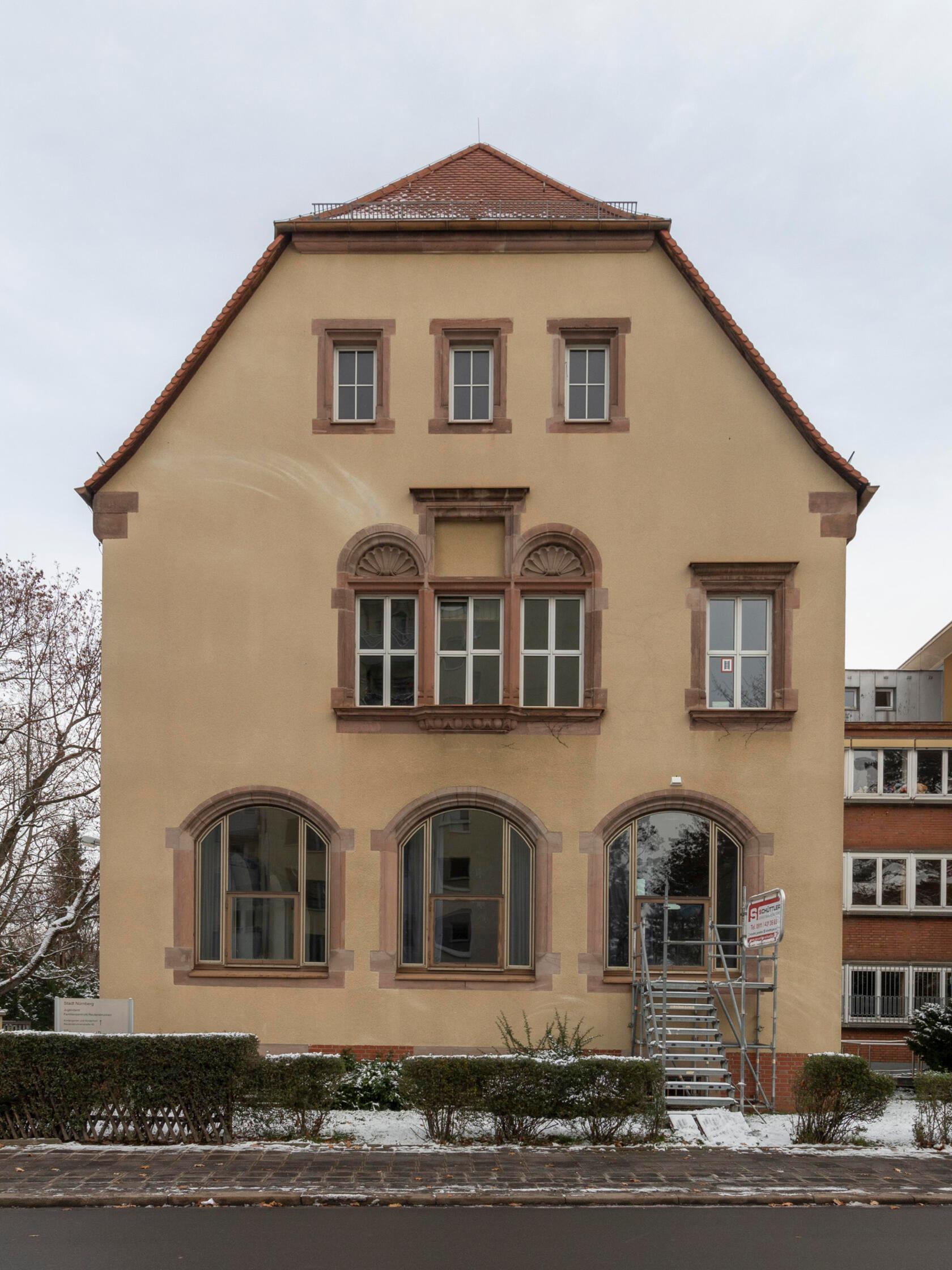 Kopfbau-West