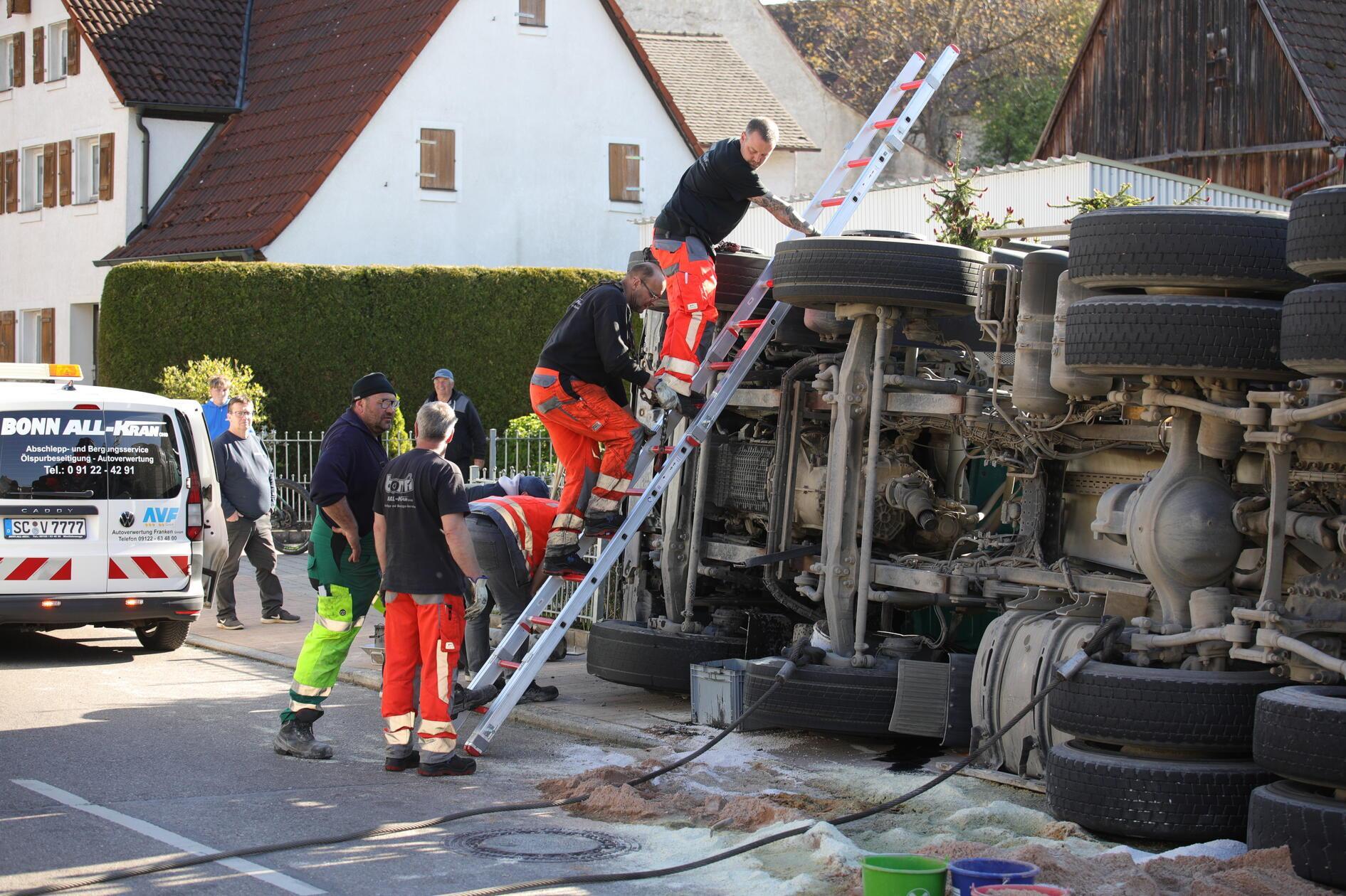 Ein Betonmischer-Lastwagen ist am Mittwochnachmitt