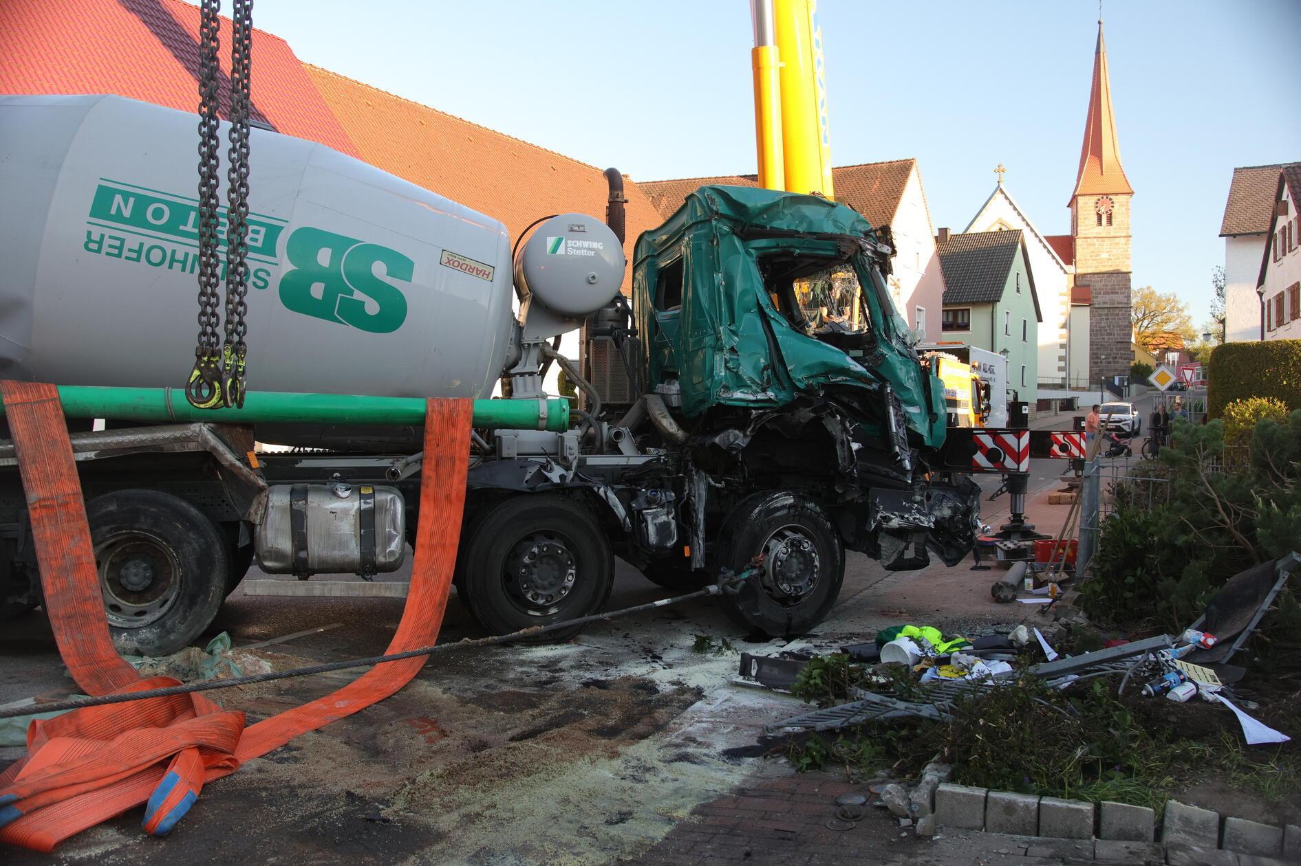 Der Sachschaden wird auf 100.000 Euro geschätzt.