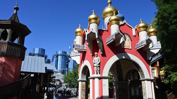 Der Europa-Park ist ein Freizeit- und Themenpark i
