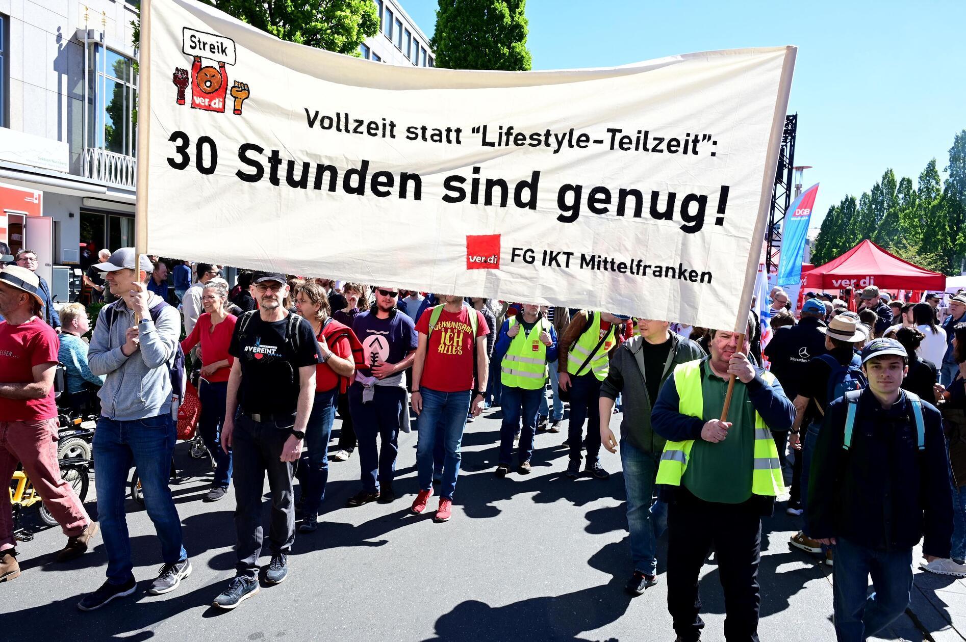 Die Gewerkschaften hatten in diesem Jahr unter dem Motto „Erst unsere Jobs, dann eure Profite“ zu den traditionellen Demonstrationen und Kundgebungen zum Tag der Arbeit am 1. Mai aufgerufen.