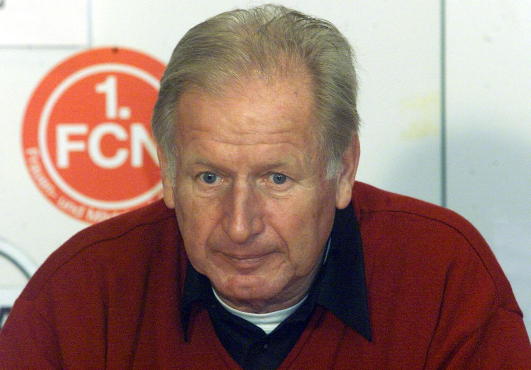 Heinz Höher Wie sich die Beschäftigung dies- und jenseits der Stadtgrenze anfühlt, davon konnte auch Heinz Höher berichten. Ab Januar 1984 leitete er die Geschicke beim 1. FC Nürnberg, begleitete diesen nach einer Katastrophen-Saison in Liga zwei. Dort gelang ihm im Anschluss an die Oktoberrevolution, als gestandene Spieler die weitere Zusammenarbeit mit ihm verweigerten, mit jungen Wilden wie Eckstein, Reuter oder Grahammer die sportliche Kehrtwende. Die Club-Youngster schafften unter seiner Anleitung den direkten Wiederaufstieg und stürmten in der Bundesliga-Saison 1987/88 in den Uefa-Cup. Gegen Ende seiner Trainertätigkeit erwarb sich Höher beim Kleeblatt als Jugendcoach Verdienste um die Nachwuchsförderung.