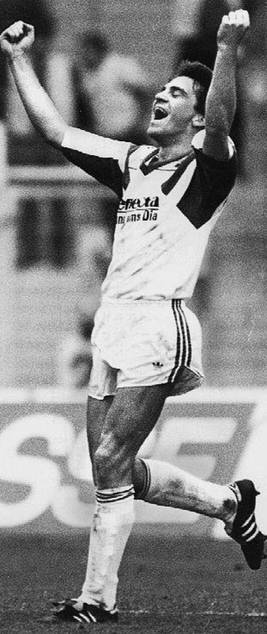 Günter Drews Der gebürtige Berliner schnürte zwischen 1989 und 1992 die Fußballstiefel für den FCN. In dieser Zeit bestritt er 23 Erstliga-Einsätze, beim 2:0-Heimerfolg gegen Waldhof Mannheim trug er sich einmal in die Torschützenliste ein. Nach einem Intermezzo beim Schweizer Zweitligisten AC Bellinzona kehrte der Mittelfeld-Akteur 1994 nach Franken zurück. Mit der SpVgg Fürth schaffte er den Sprung aus der Bayernliga in die wieder etablierte Regionalliga Süd. Nach dem Ende seiner aktiven Laufbahn betätigte sich Drews als Trainer in der Region.