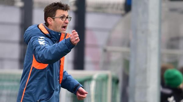 Michael Köllner Okay, zugegeben, als Fußballer war Michael Köllner nicht auf dem Level, für den Club oder die Spielvereinigung zu kicken. Als Trainer war er bei beiden Klubs aber umso beliebter: Die U17 des Kleeblatts leitete er in der Saison 2014/15, dann wechselte Köllner zum FCN - und wurde schließlich im März 2017 zum Chefcoach befördert. Das Amt hatte Nürnbergs damals ranghöchster Oberpfälzer fast zwei Jahre lang inne, ehe er im Februar 2019 gehen musste. Ab September 2019 war Köllner als Trainer des TSV 1860 München tätig, wurde bei diesem Ende Januar 2023 aber als Coach entlassen. Bis in den Frühsommer 2024 hinein coachte Köllner im Anschluss den FC Ingolstadt.