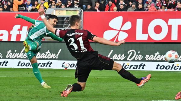 275. Frankenderby: Vier Treffer in 13 Minuten Nach dem Seitenwechsel brachen dafür alle Dämme: In weniger als einer Viertelstunde fielen vier Treffer, zweimal glich das Kleeblatt eine Führung des FCN aus. Lochoshvili eröffnete in der 48. Minute den Torreigen per Kopf, das letzte Wort hatte Aaron Keller, der mit seinem Treffer in der 61. Minute den 2:2-Endstand herstellte.