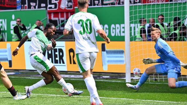 Das Kleeblatt hält den Druck aber hoch und belohnt sich: Einen Abschluss von Will kann Reichert zunächst parieren, doch Futkeu ist beim Abpraller zur Stelle und schiebt zum 1:0 ein.
