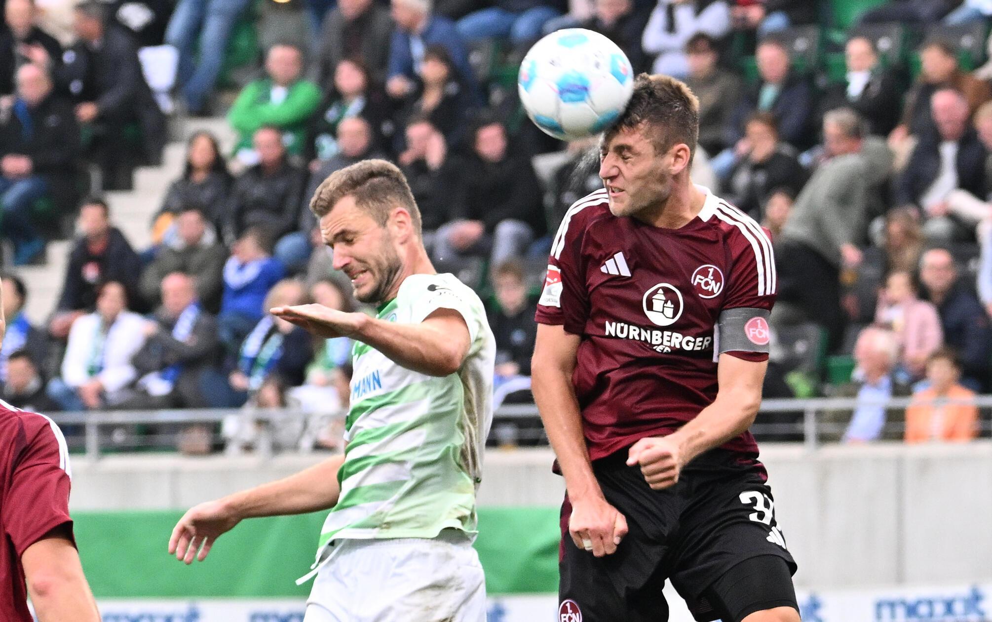 Zwingend werden die Hausherren aber nicht mehr. So trennen sich das Kleeblatt und der FCN im 276. Frankenderby remis. Die Fürther verlieren zwei wichtige Punkte im Kampf um den Klassenerhalt, der FCN muss sich aufgrund der zweiten Halbzeit ebenfalls ärgern, das Spiel nicht gewonnen zu haben.