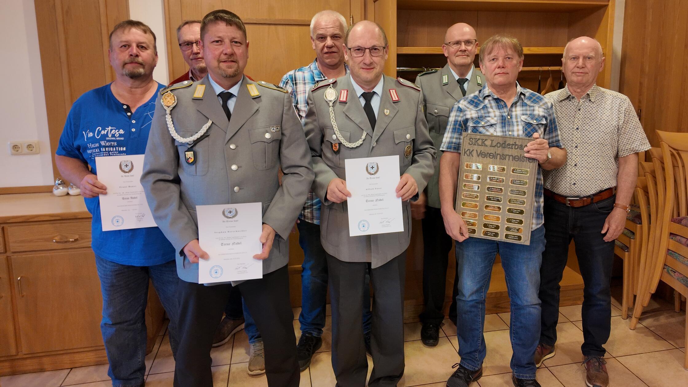 langjährige Mitglieder wurden für Ihre Treue zum V
