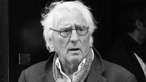 Der als „Tscharlie“ in der Kultserie „Münchner Geschichten“ bekanntgewordene Schauspieler <b>Günther Maria Halmer</b> ist tot. Der gebürtige Rosenheimer sei am Sonntag (10. Mai) im Alter von 83 Jahren gestorben, teilte das Münchner Residenztheater mit. Er stand neben Stars wie Senta Berger, Hanna Schygulla und Meryl Streep vor der Kamera.