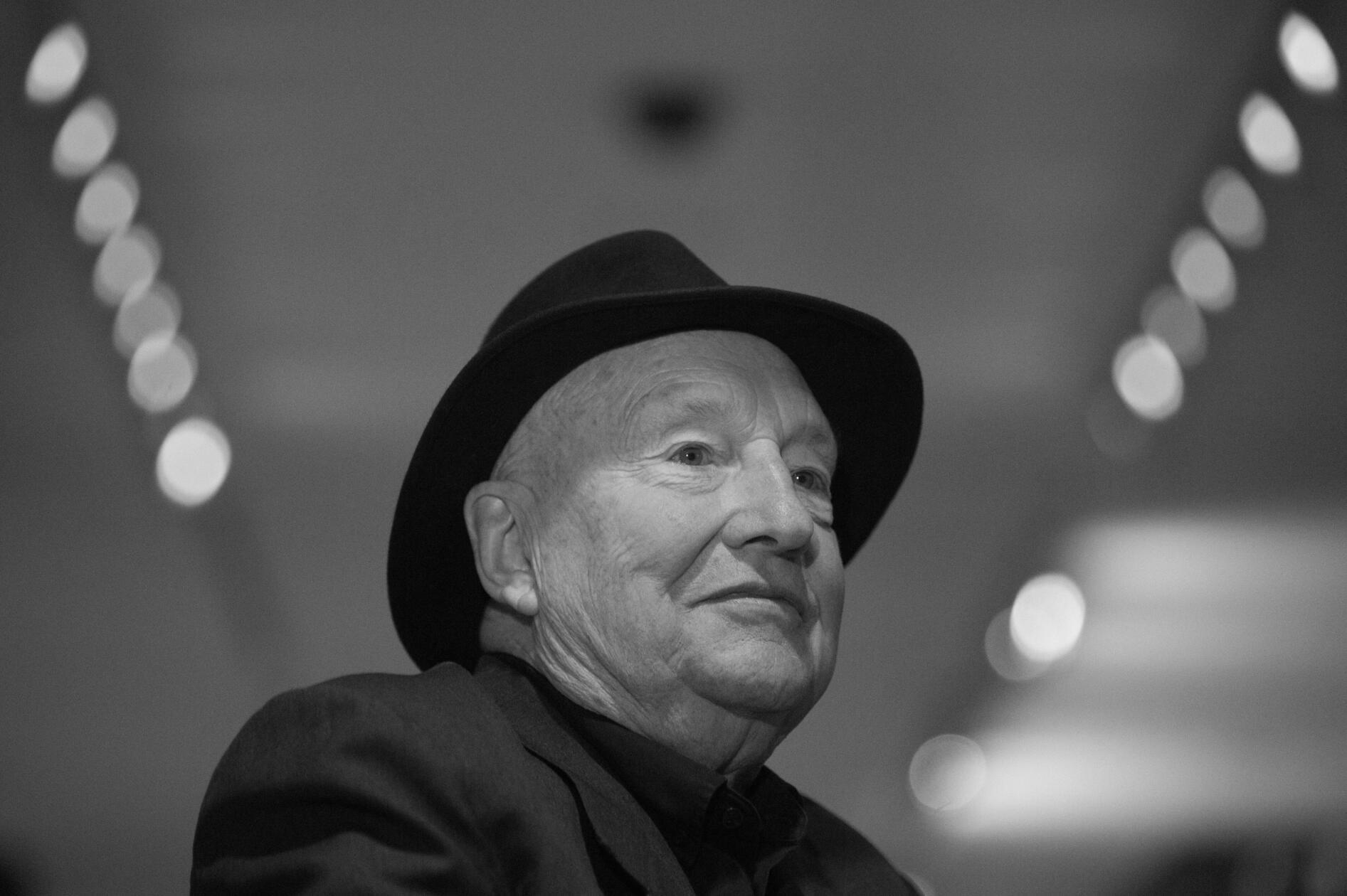 Seine Werke sind monumental, Provokation war sein Programm: Der deutsche Maler <b>Georg Baselitz</b> ist am 30. April im Alter von 88 Jahren gestorben. Er galt als einer der bedeutendsten Künstler der Gegenwart.