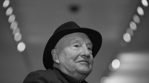 Seine Werke sind monumental, Provokation war sein Programm: Der deutsche Maler <b>Georg Baselitz</b> ist am 30. April im Alter von 88 Jahren gestorben. Er galt als einer der bedeutendsten Künstler der Gegenwart.
