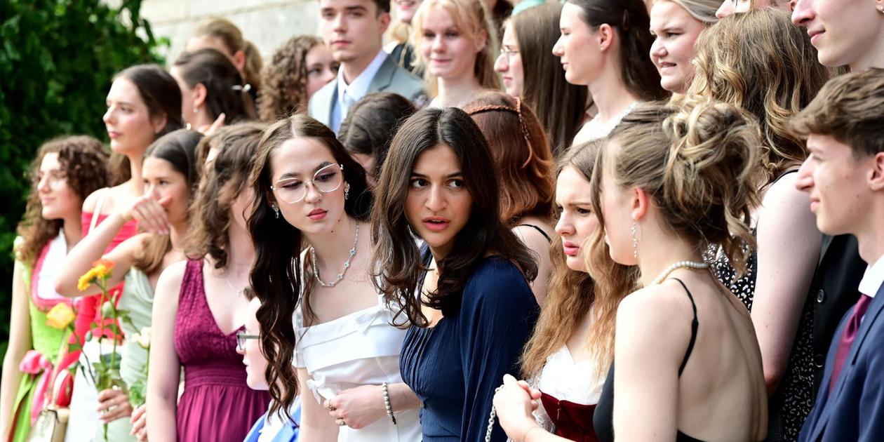 Ab nächstem Schuljahr in Bayern: Hymnenpflicht zum Abschlusszeugnis ...