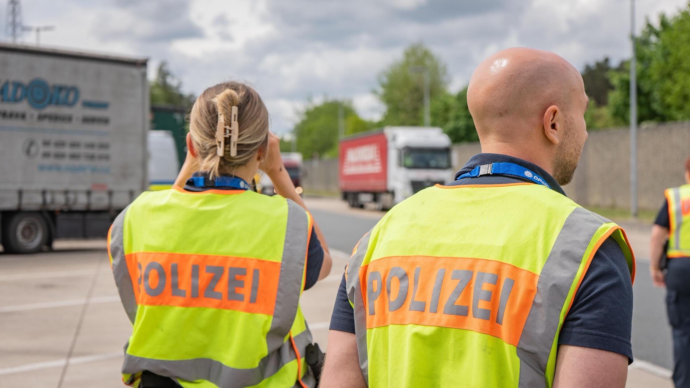 Am Aktionstag koordinierten die Bundesländer Bayern, Baden-Württemberg, Rheinland-Pfalz, Hessen und Saarland ihre Einsatzkräfte. Das Polizeipräsidium Mittelfranken übernahm dabei die Ausrichtung für den Freistaat Bayern.
