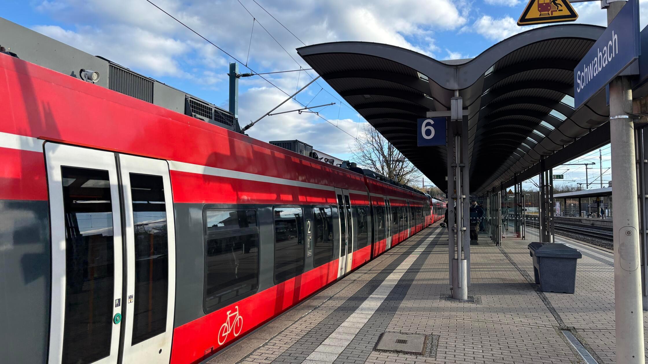 Symbolbild Bahnhof Schwabach S-Bahn S2