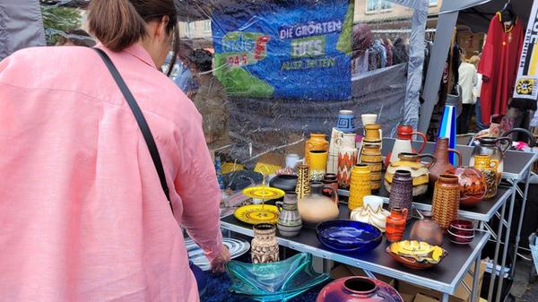 Auch viele Retro- und handgemachte Designerstücke lassen sich entdecken, wie hier auf dem Hauptmarkt.
