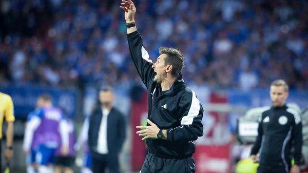 FCN-Chefcoach Klose sah ein munteres Aufeinandertreffen, in dem seine Mannschaft immer wieder in den Rücken der Schalker Hintermannschaft gelangte.