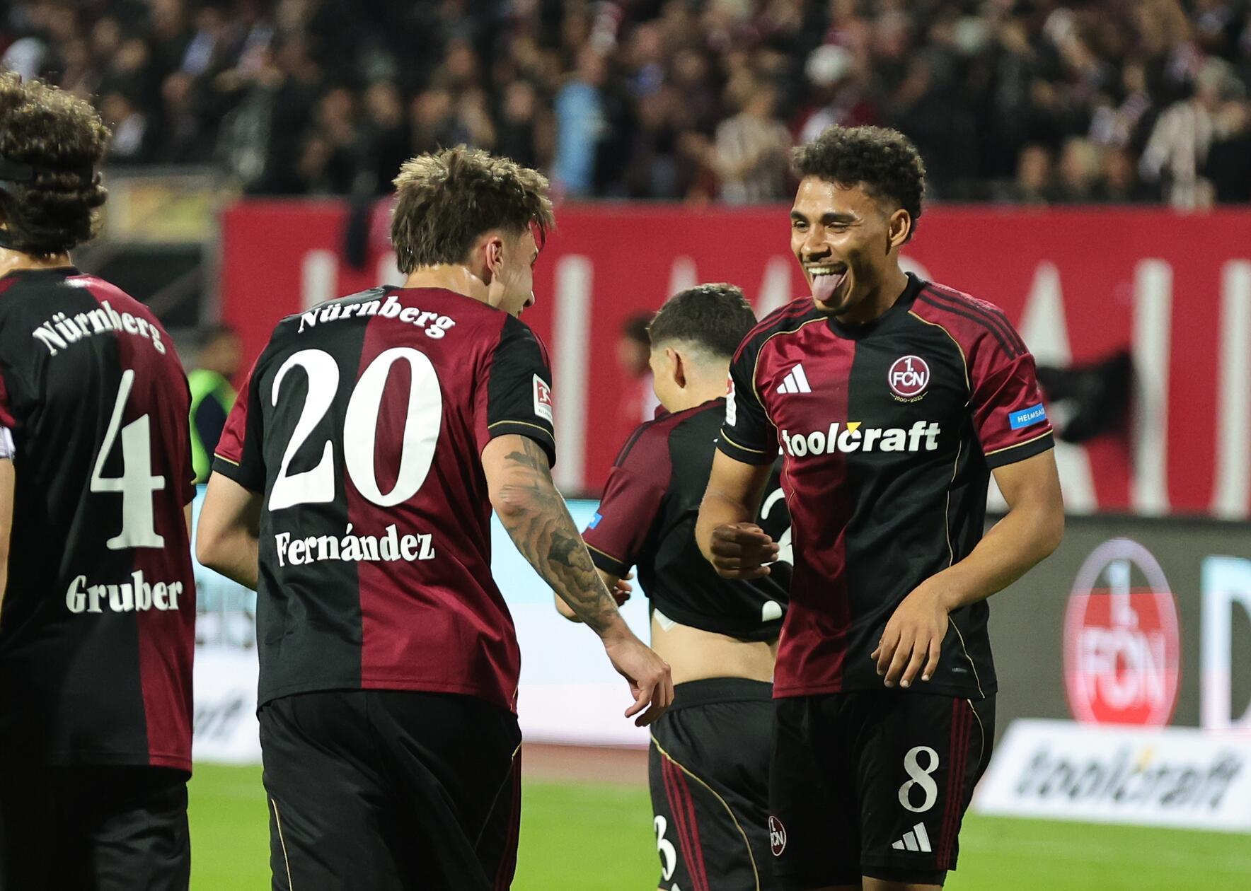 Der Rechtsverteidiger überlistete den Schalker Schlussmann Müller im kurzen Eck - 2:0 für den FCN.