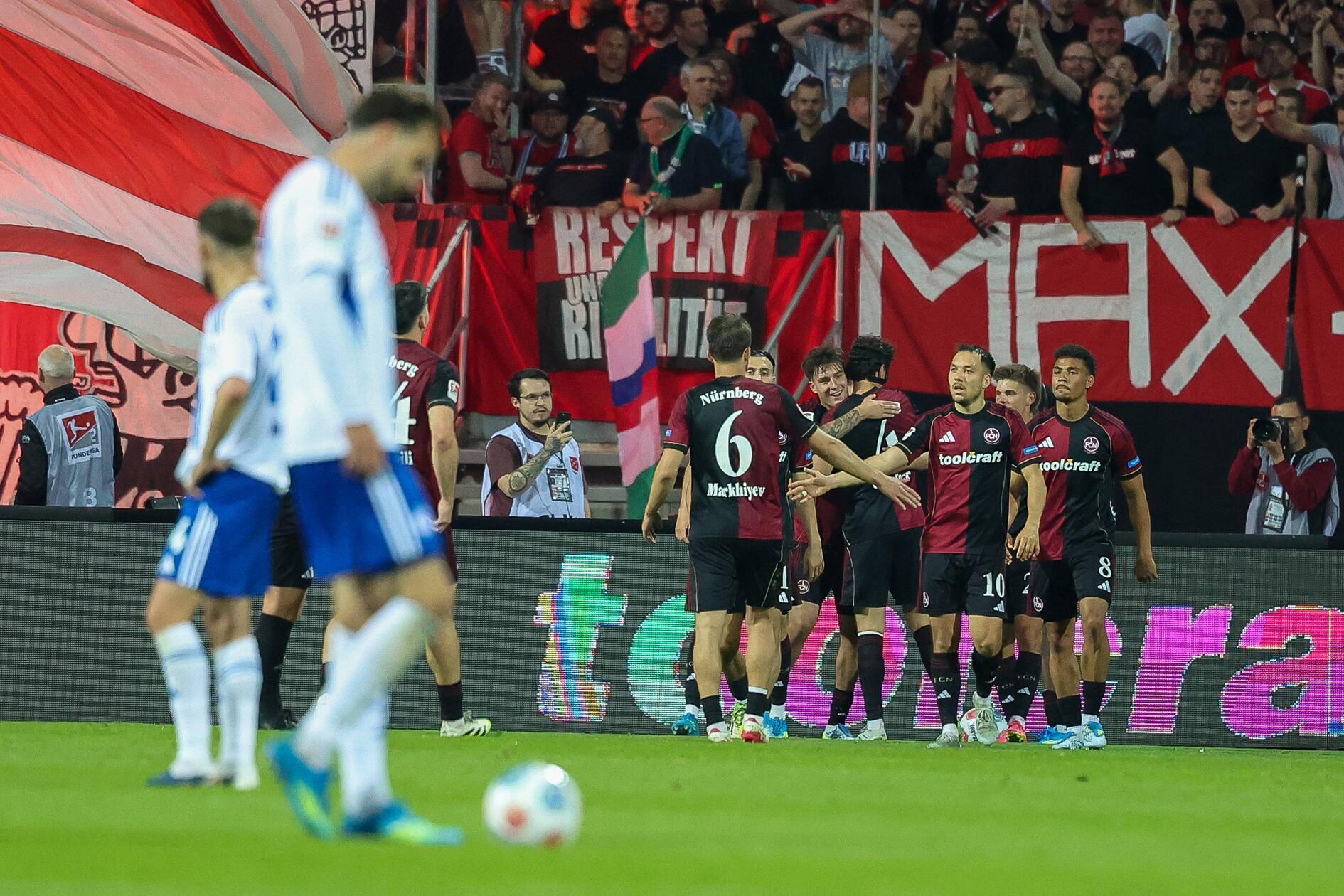 Der dritte Nürnberger Treffer war letztlich auch gleichbedeutend mit dem Endstand, sodass der Club einen ungefährdeten Heimsieg einfuhr.