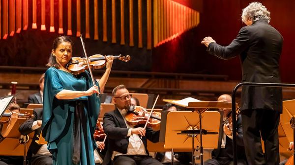 NÜRNBERGER SYMPHONIKER MIT BAIBA SKRIDE