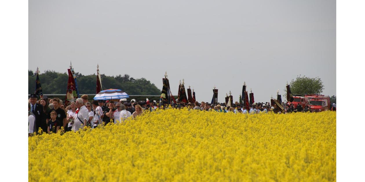 Ein gewaltiger Festzug zum Feuerwehrjubiläum in Neudorf