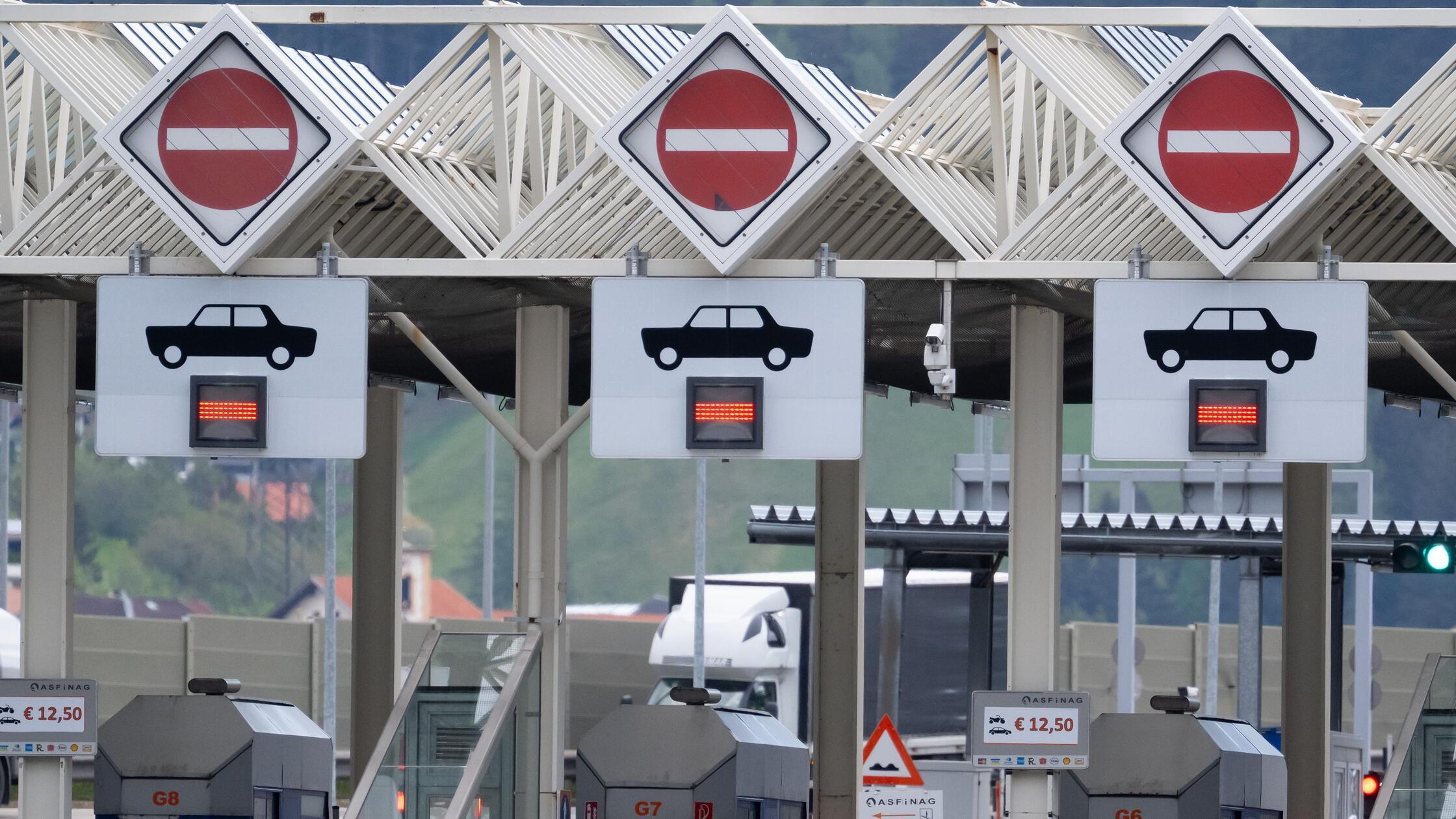 Autos fahren am Brenner (Autobahn A13) durch die M