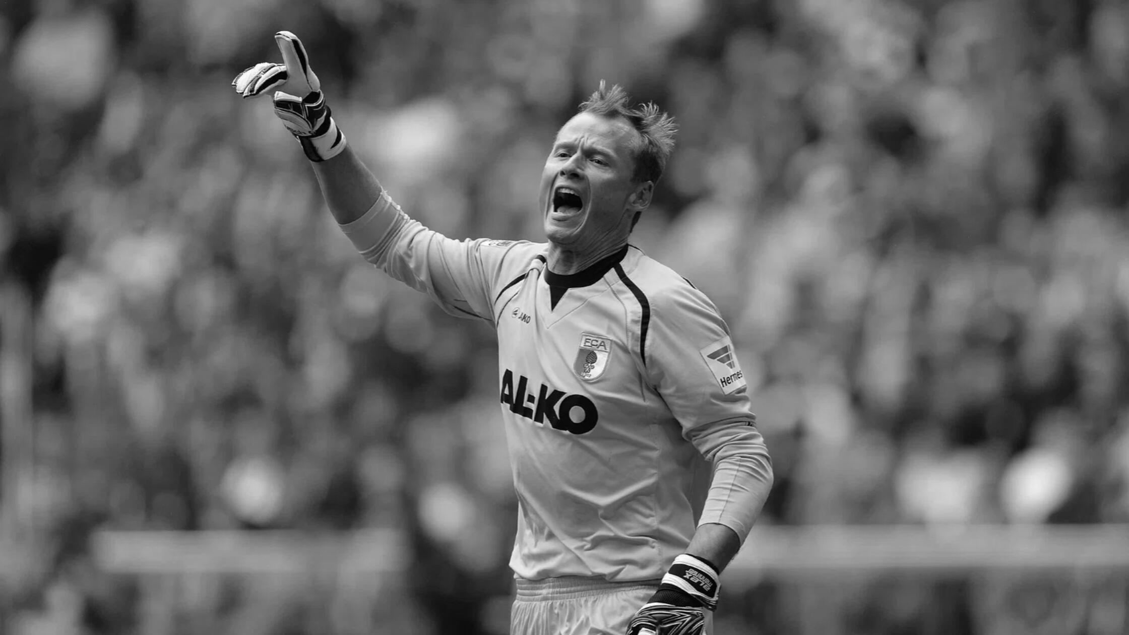 Mit nur 48 Jahren ist der ehemalige österreichische Torhüter und Fußball-Nationalspieler <b>Alexander Manninger</b> am 16. April  gestorben. Er wurde von einem Zug erfasst und tödlich verletzt. Er spielte unter anderem in den Vereinen FC Liverpool sowie beim bayerischen FC Augsburg und beim FC Arsenal.