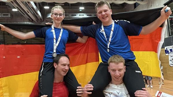 Leon und Maresa bei Ehrenrunde auf der DM