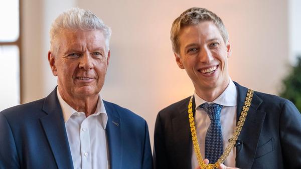 Der neue Oberbürgermeister Dominik Krause (r, Grün